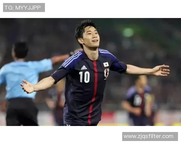 当她遇见足球明星：一段跨越梦想与现实的爱情故事